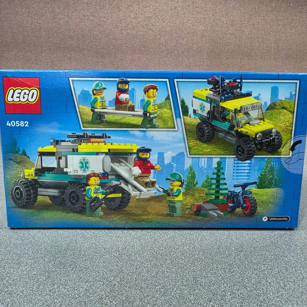 LEGO City 4x4 Off-Road Ambulance Rescue 40582 Kids New Sealed Box